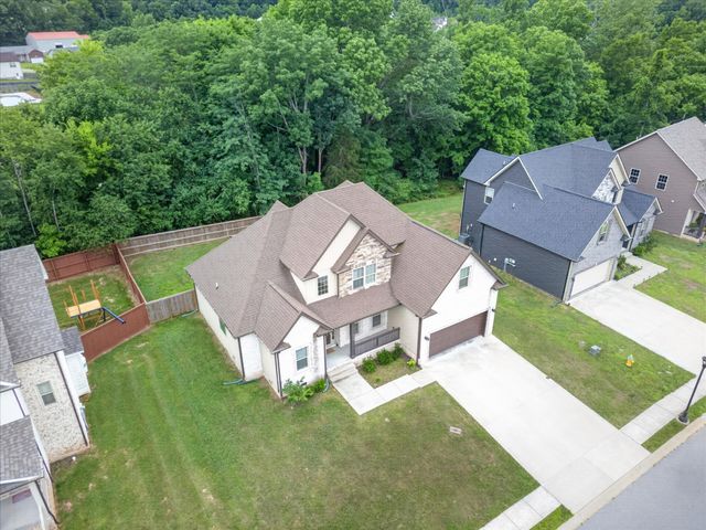 404 Glenstone Springs Dr, Clarksville, TN 37043