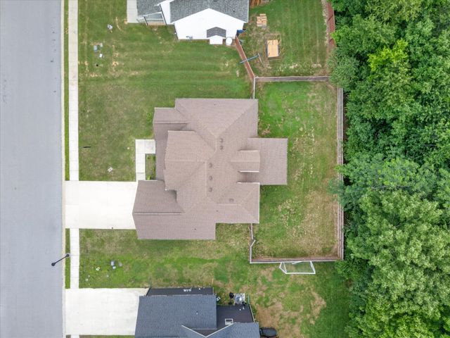 404 Glenstone Springs Dr, Clarksville, TN 37043