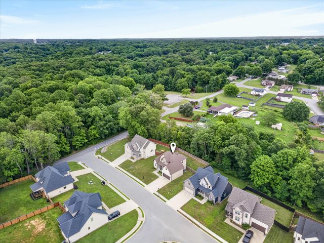 404 Glenstone Springs Dr, Clarksville, TN 37043