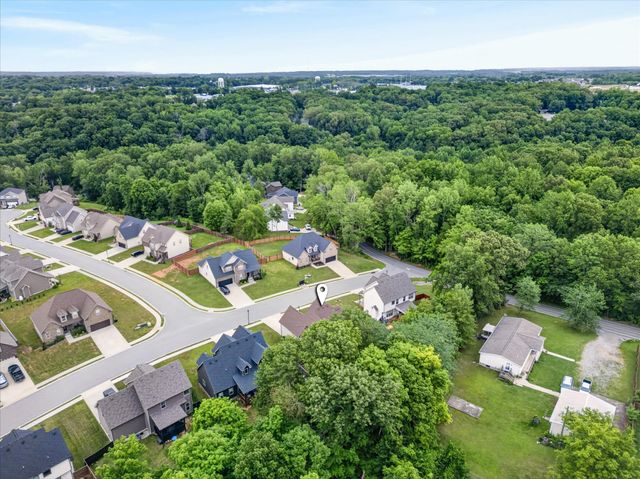 404 Glenstone Springs Dr, Clarksville, TN 37043