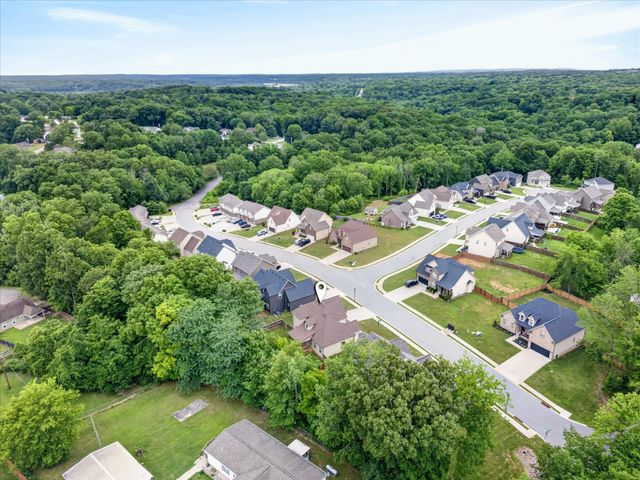404 Glenstone Springs Dr, Clarksville, TN 37043
