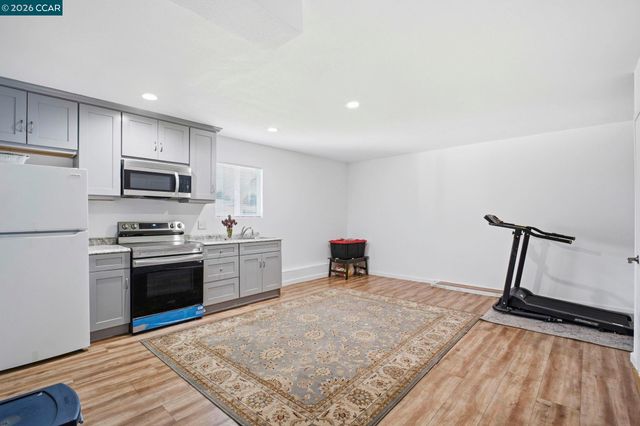 26147 Danforth Ln, Hayward, CA 94545