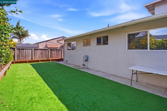 26147 Danforth Ln, Hayward, CA 94545