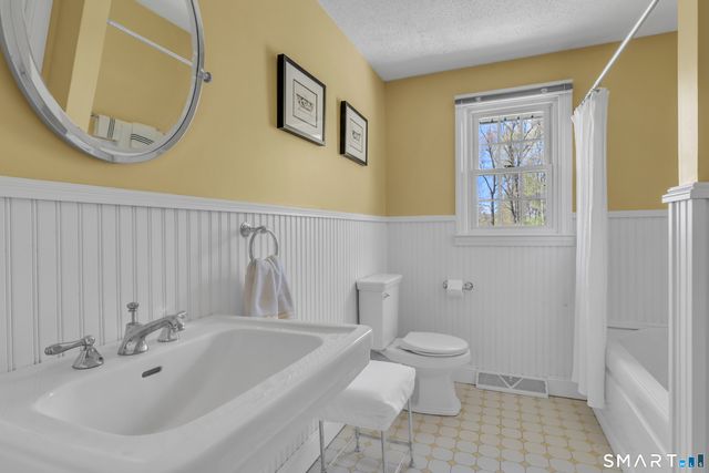 16 Palanga Road, North Branford, CT 06472