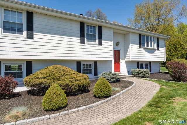 16 Palanga Road, North Branford, CT 06472