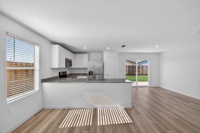 7478 Chadbourne Way, Sacramento, CA 95829