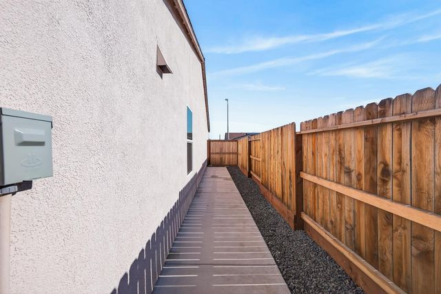 7478 Chadbourne Way, Sacramento, CA 95829