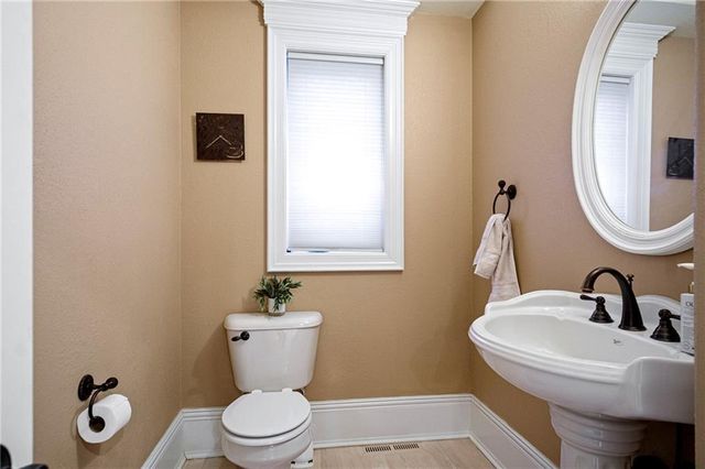 4616 Oakwood Hills Parkway, Eau Claire, WI 54701