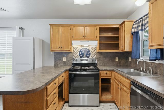 323 W Cypress Street, Coweta, OK 74429