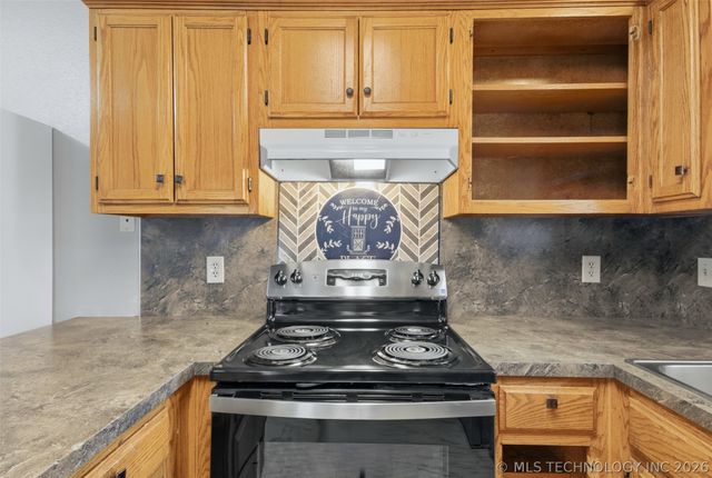 323 W Cypress Street, Coweta, OK 74429