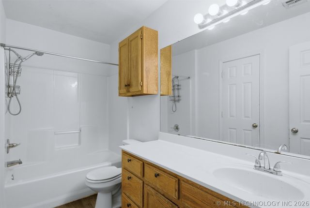 323 W Cypress Street, Coweta, OK 74429