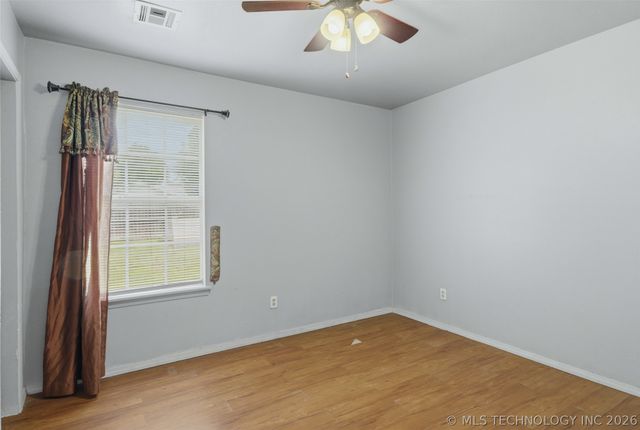 323 W Cypress Street, Coweta, OK 74429