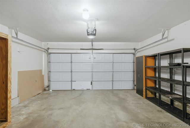 323 W Cypress Street, Coweta, OK 74429