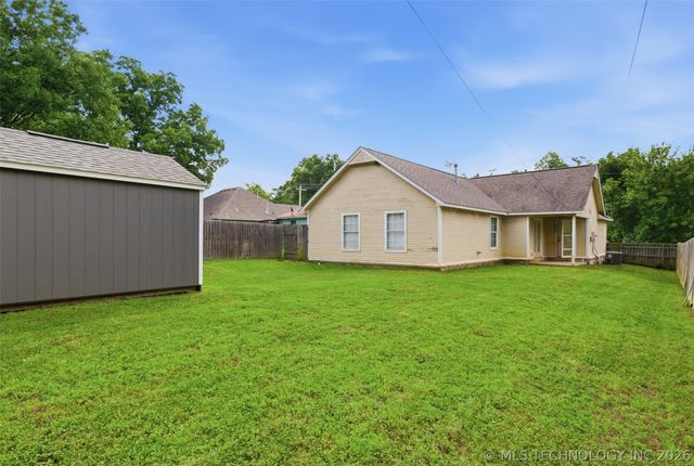 323 W Cypress Street, Coweta, OK 74429