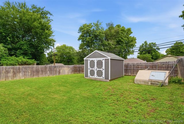 323 W Cypress Street, Coweta, OK 74429