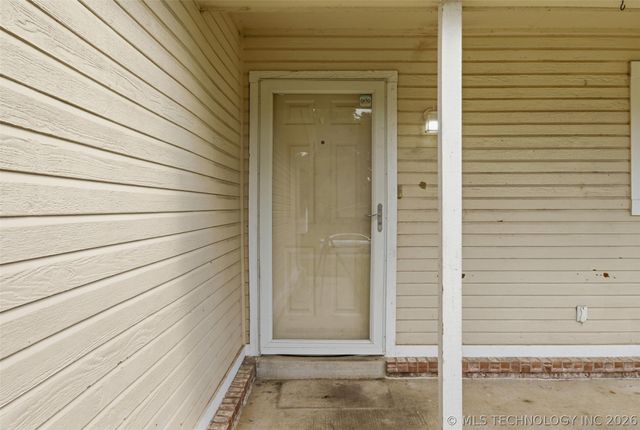 323 W Cypress Street, Coweta, OK 74429