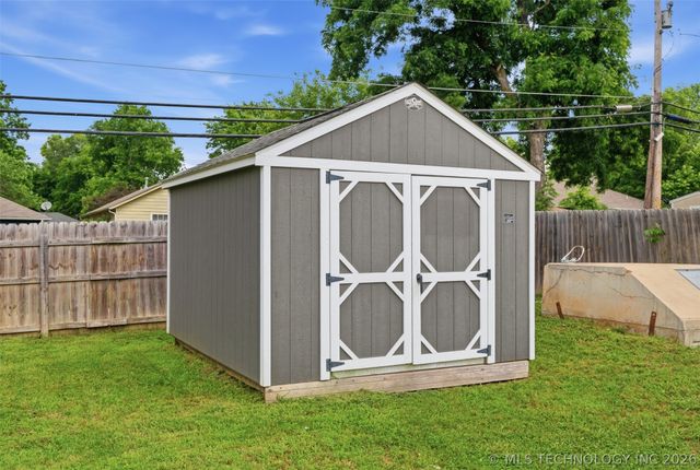 323 W Cypress Street, Coweta, OK 74429