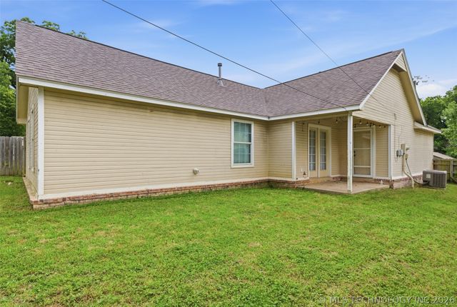 323 W Cypress Street, Coweta, OK 74429
