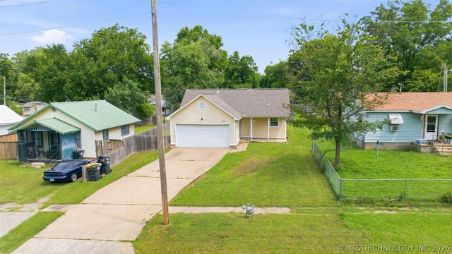 323 W Cypress Street, Coweta, OK 74429