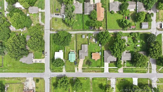 323 W Cypress Street, Coweta, OK 74429