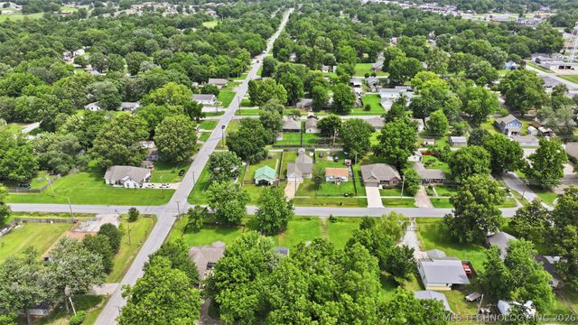 323 W Cypress Street, Coweta, OK 74429