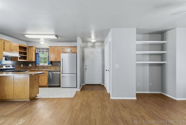 323 W Cypress Street, Coweta, OK 74429