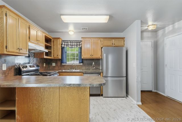 323 W Cypress Street, Coweta, OK 74429