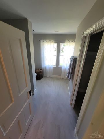 103 W Sharon Road, Glendale, OH 45246