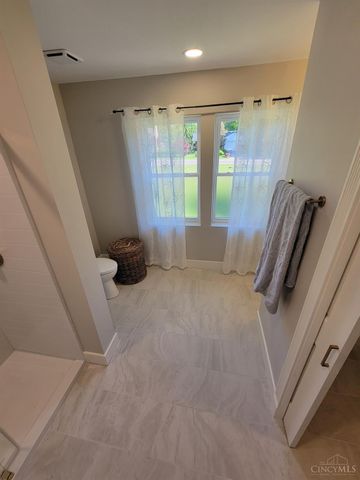 103 W Sharon Road, Glendale, OH 45246