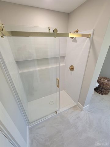 103 W Sharon Road, Glendale, OH 45246