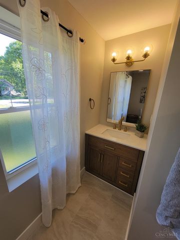 103 W Sharon Road, Glendale, OH 45246