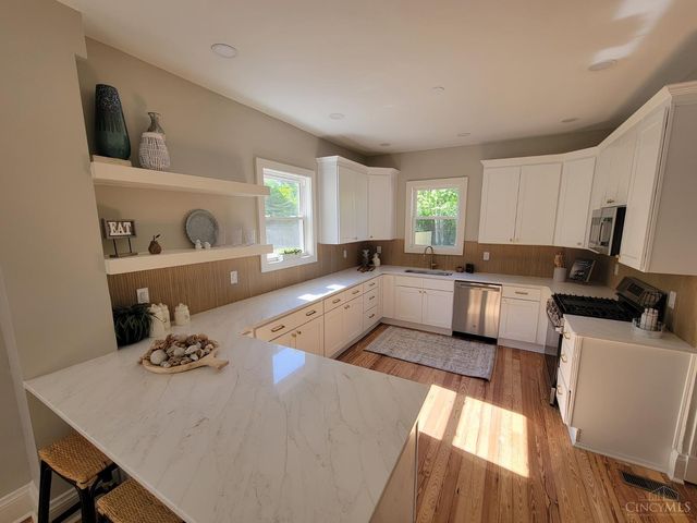 103 W Sharon Road, Glendale, OH 45246
