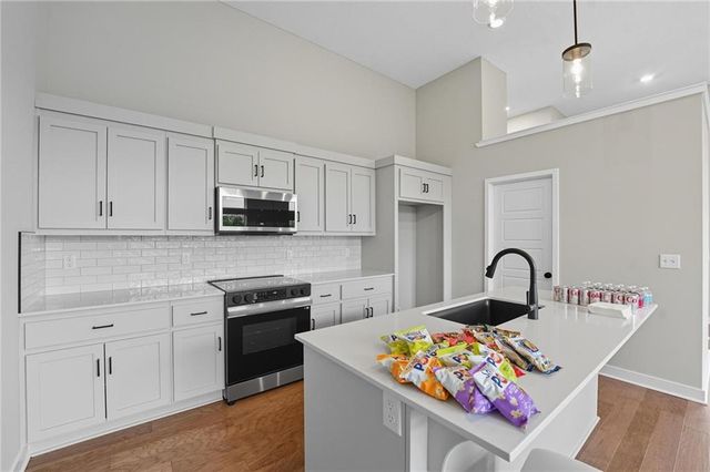 19713 W 195th Place, Spring Hill, KS 66083