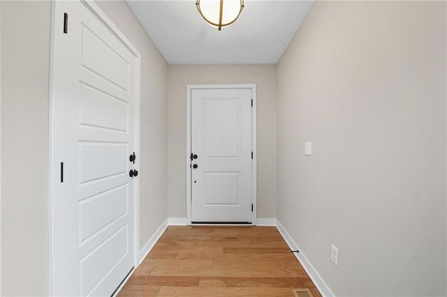 19713 W 195th Place, Spring Hill, KS 66083