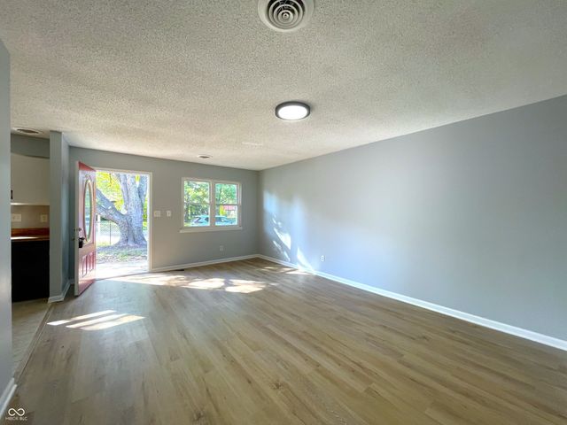 5237 Chisolm Trail, Indianapolis, IN 46237