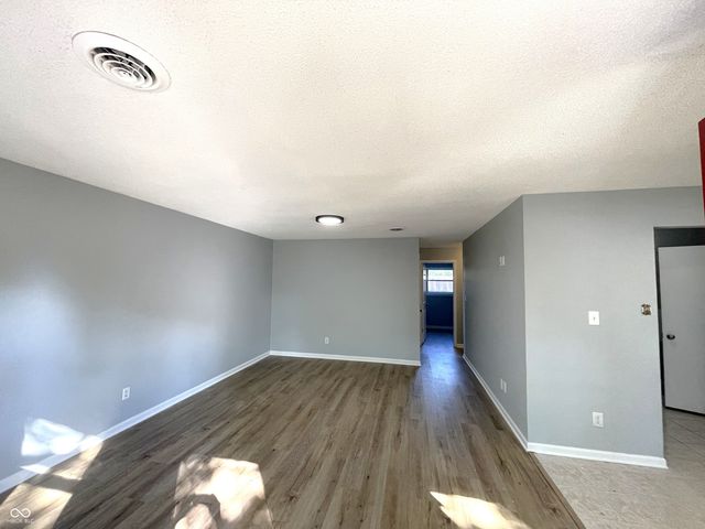 5237 Chisolm Trail, Indianapolis, IN 46237