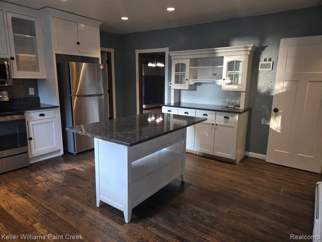 1125 S Long Lake Boulevard, Lake Orion, MI 48362