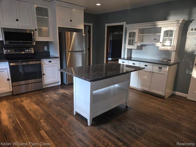 1125 S Long Lake Boulevard, Lake Orion, MI 48362
