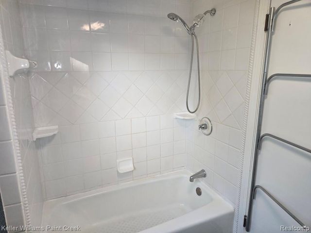 1125 S Long Lake Boulevard, Lake Orion, MI 48362