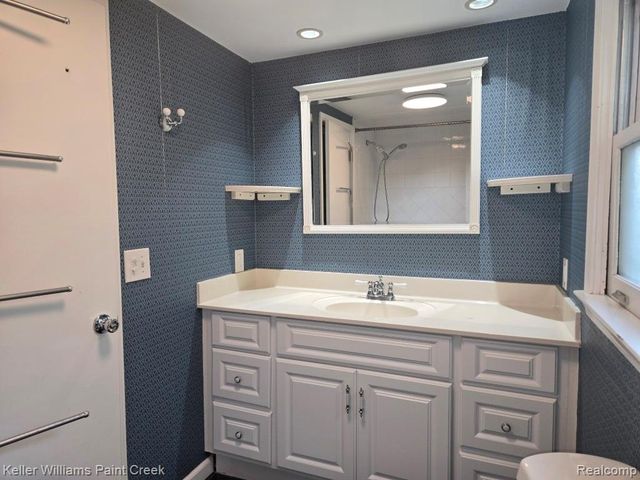 1125 S Long Lake Boulevard, Lake Orion, MI 48362