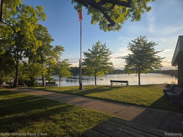 1125 S Long Lake Boulevard, Lake Orion, MI 48362