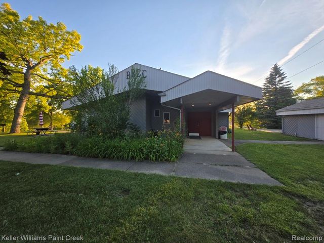 1125 S Long Lake Boulevard, Lake Orion, MI 48362