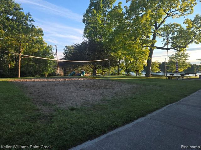 1125 S Long Lake Boulevard, Lake Orion, MI 48362
