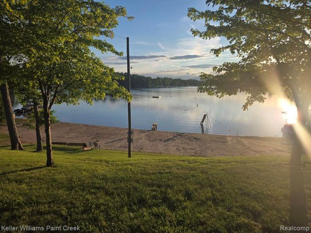 1125 S Long Lake Boulevard, Lake Orion, MI 48362