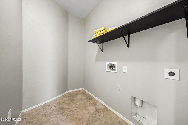 7832 W Molly Drive, Peoria, AZ 85383