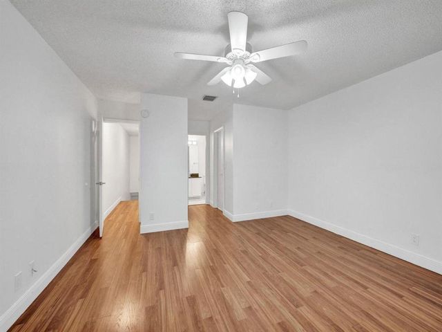 9845 RIVERSIDE Drive 8-28, Coral Springs, FL 33071
