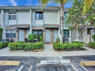 9845 RIVERSIDE Drive 8-28, Coral Springs, FL 33071