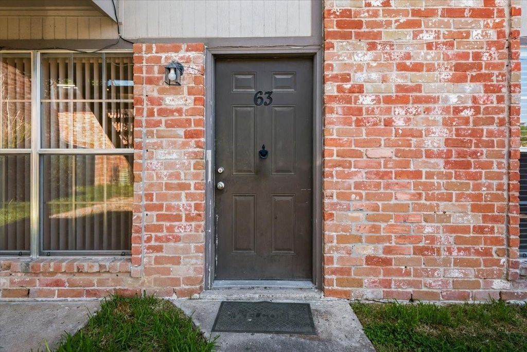 9616 Long Point Road 63, Houston, TX 77055