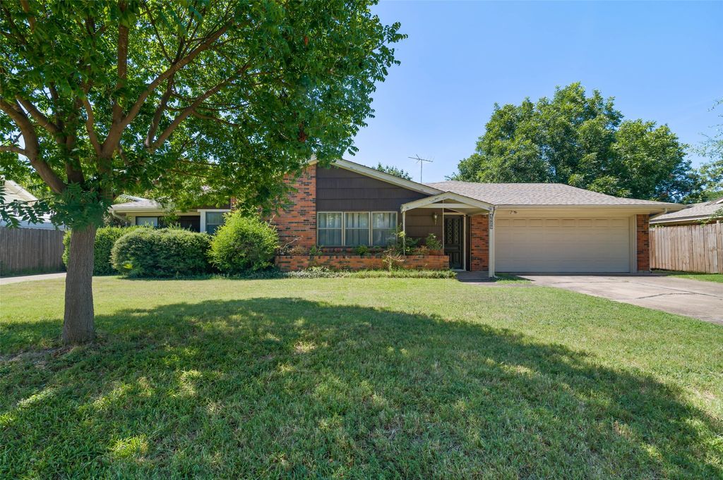 4629 Fawn Drive, Fort Worth, TX 76132