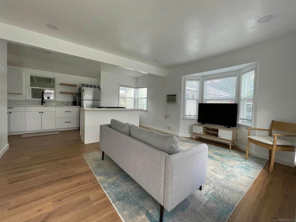 218 220 E Connecticut Ave, Vista, CA 92084 — exterior